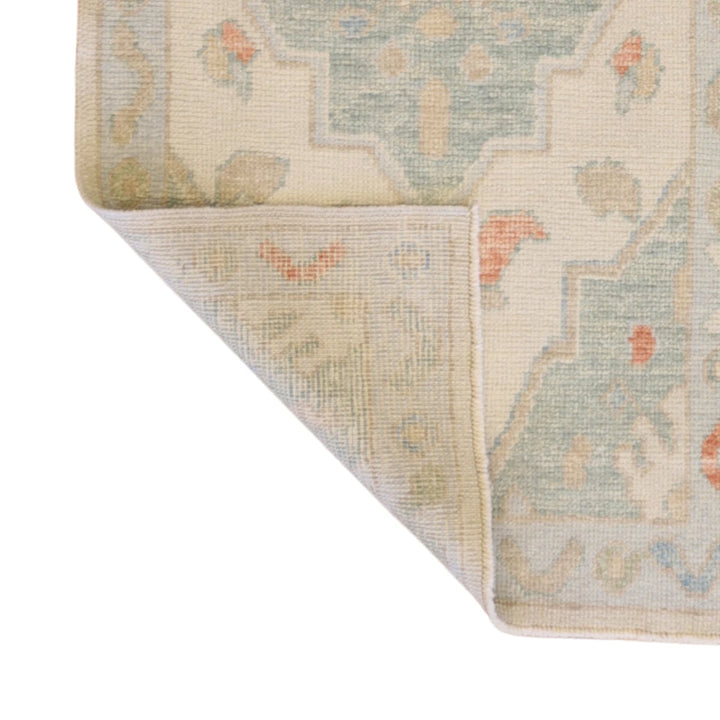 2'7" x 5'6" BEIGE AND BLUE OUSHAK GEOMETRIC TURKISH RUG