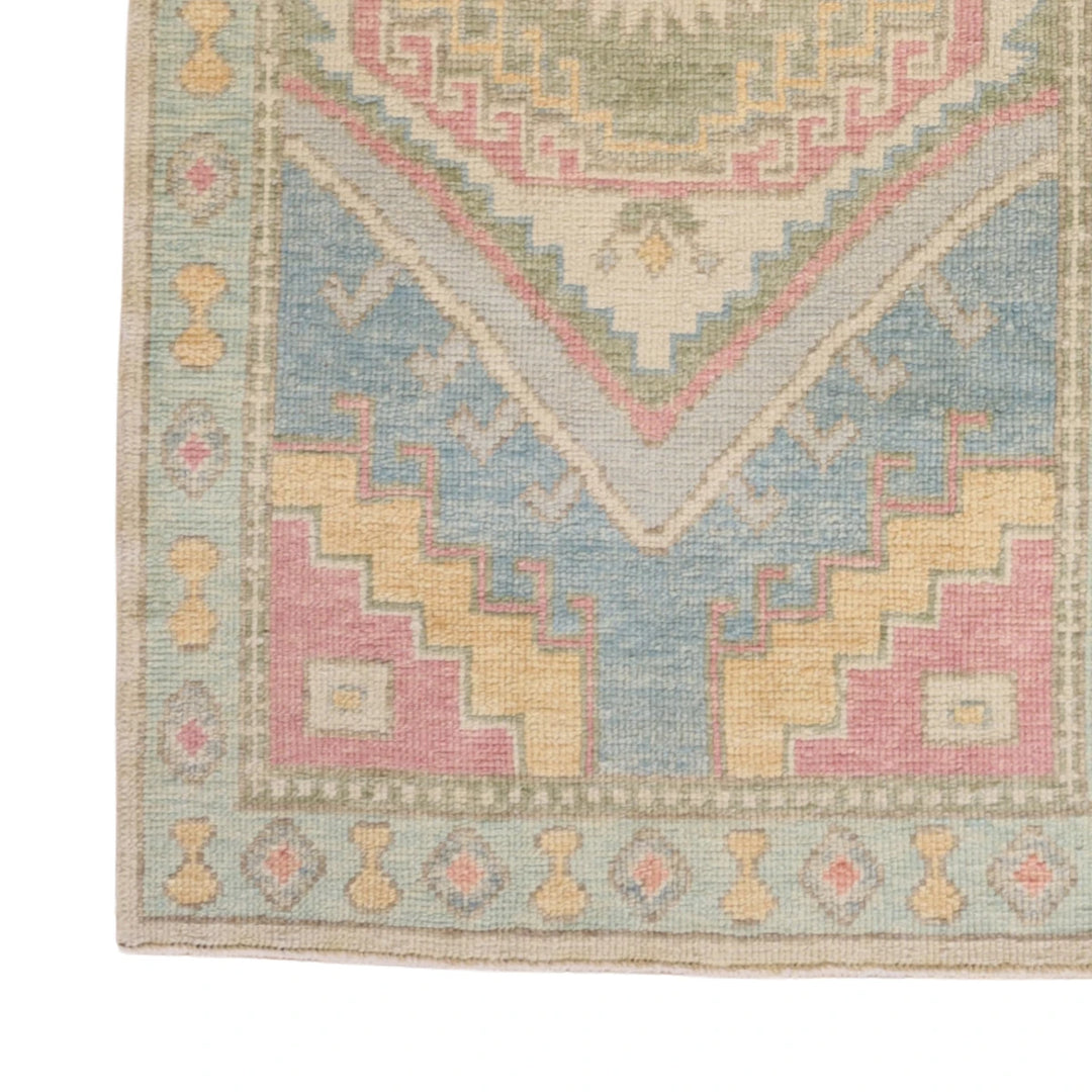 3'1" x 6'1" BEIGE AND GREEN OUSHAK GEOMETRIC TURKISH RUG
