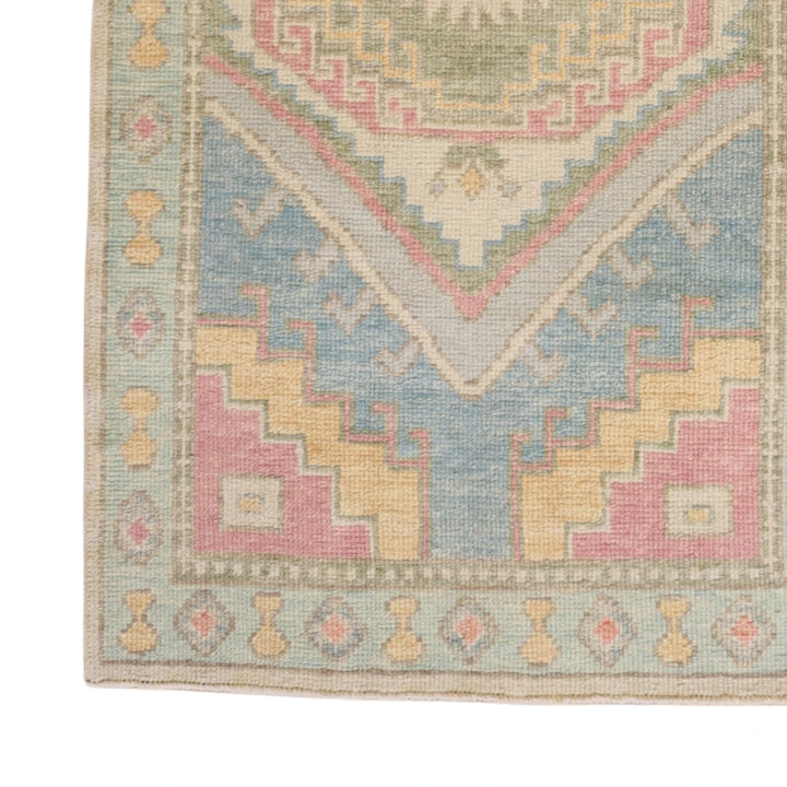 3'1" x 6'1" BEIGE AND GREEN OUSHAK GEOMETRIC TURKISH RUG