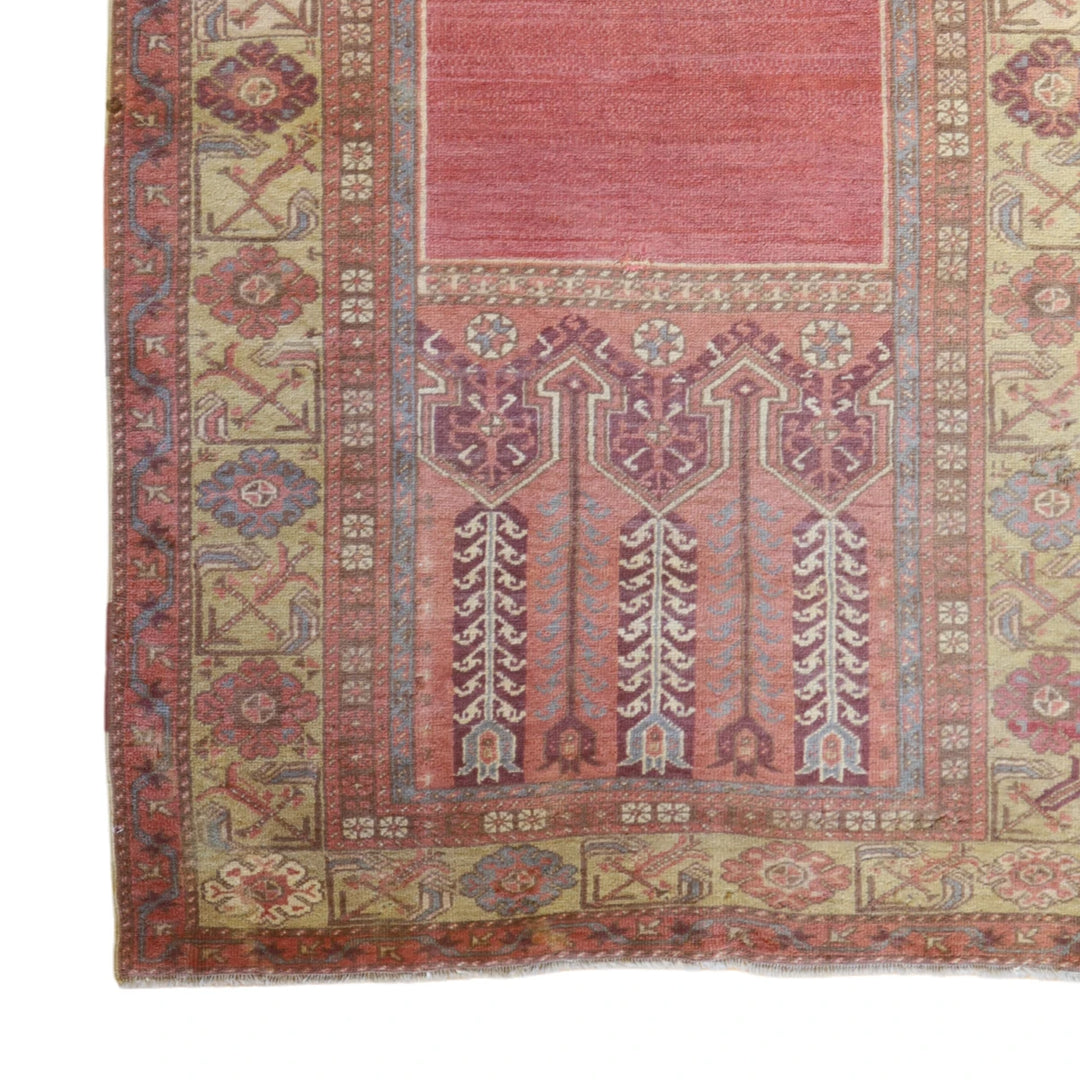 4'5" x 7'9" PINK AND GOLD OUSHAK SEMIANTIQUE TURKISH RUG