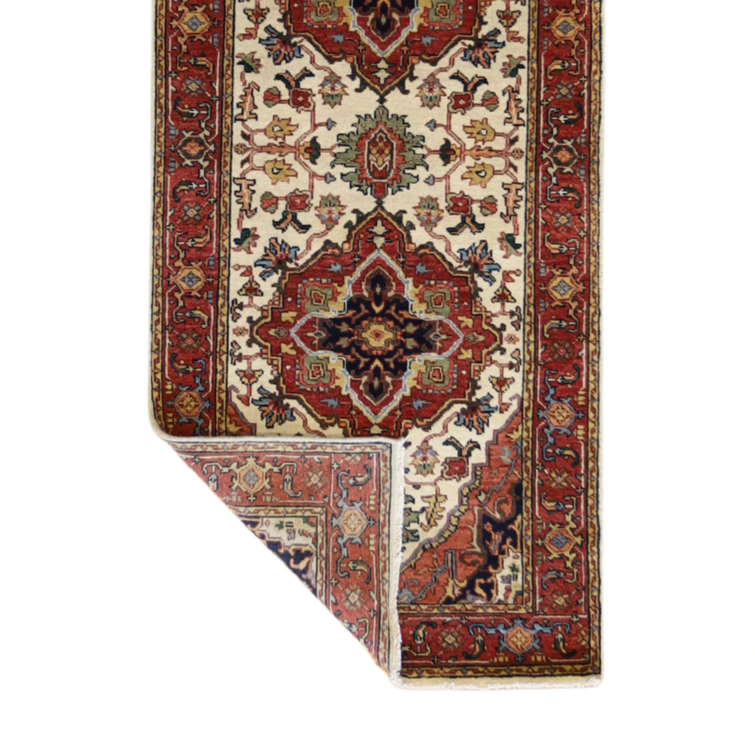 2'8" x 6'3" IVORY AND RED SERAPI GEOMETRIC INDIAN RUG