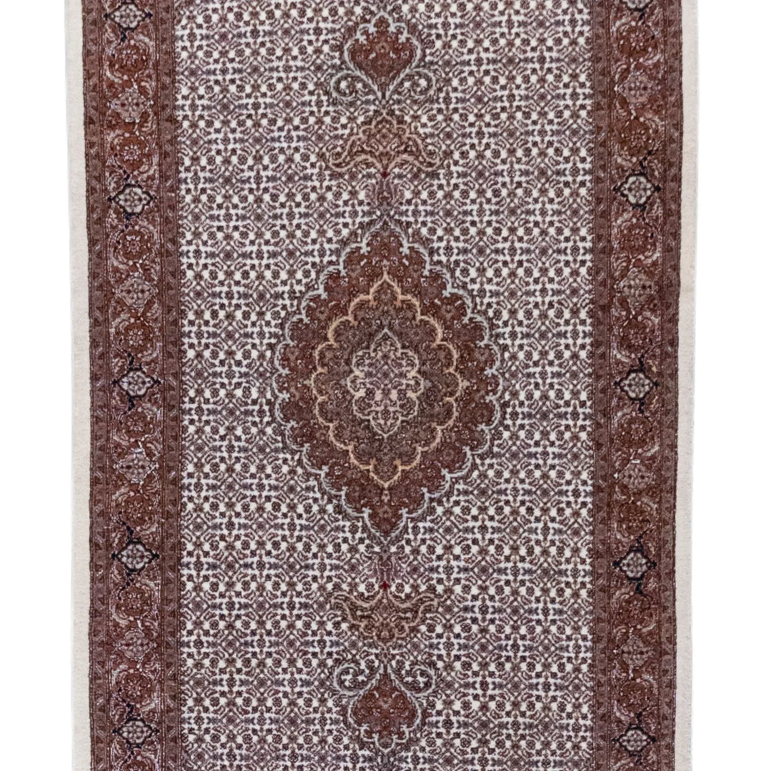 2' 6" x 6' 9" - BEIGE AND ROSE TABRIZ FISH DESIGN PERSIAN RUG ( 76 x 206 CM )