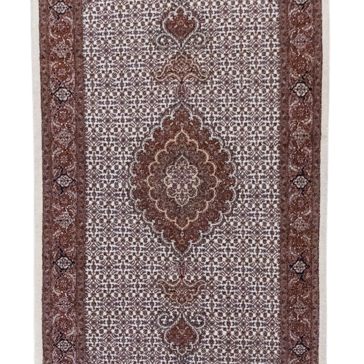 2' 6" x 6' 9" - BEIGE AND ROSE TABRIZ FISH DESIGN PERSIAN RUG ( 76 x 206 CM )