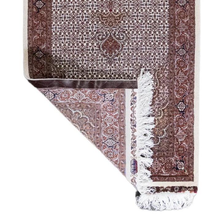 2' 6" x 6' 9" - BEIGE AND ROSE TABRIZ FISH DESIGN PERSIAN RUG ( 76 x 206 CM )