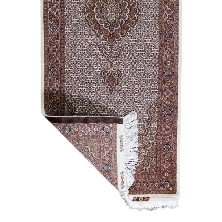 2' 7" x 6' 11" - BEIGE AND ROSE TABRIZ FISH DESIGN PERSIAN RUG ( 79 x 211 CM )