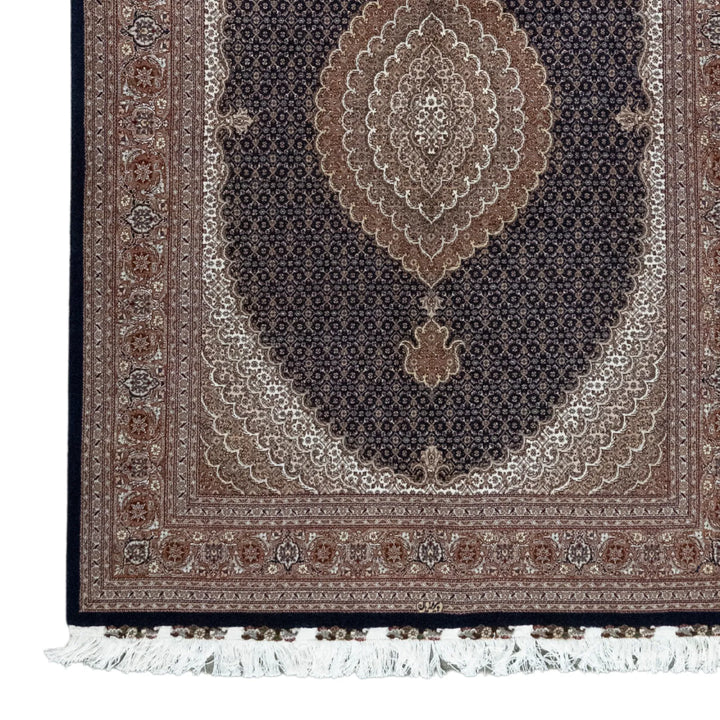 4' 10" x 6' 11" - NAVY AND ROSE TABRIZ FISH DESIGN PERSIAN RUG ( 147 x 211 CM )