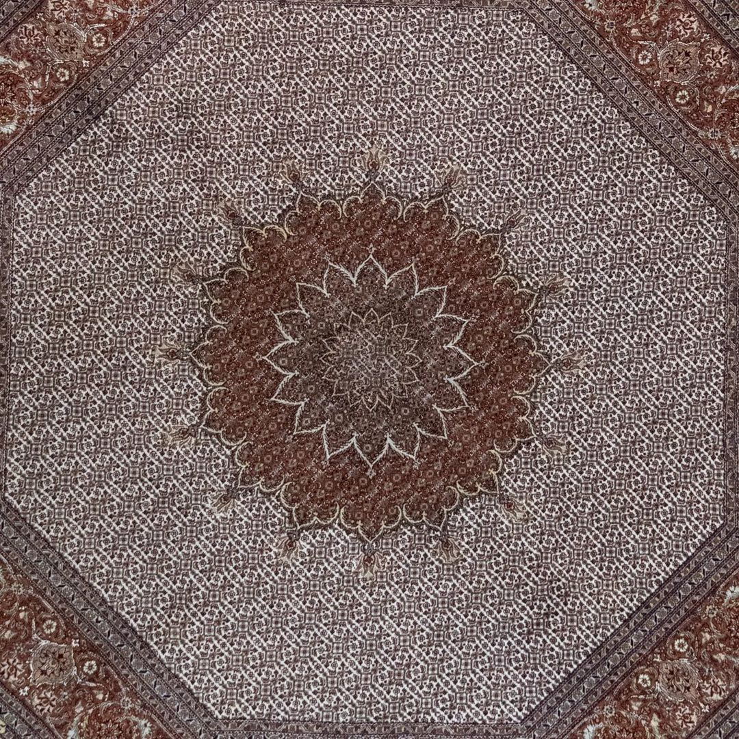 6' 7" x 6' 7" - BEIGE AND ROSE TABRIZ FISH DESIGN PERSIAN RUG ( 200 x 200 CM )