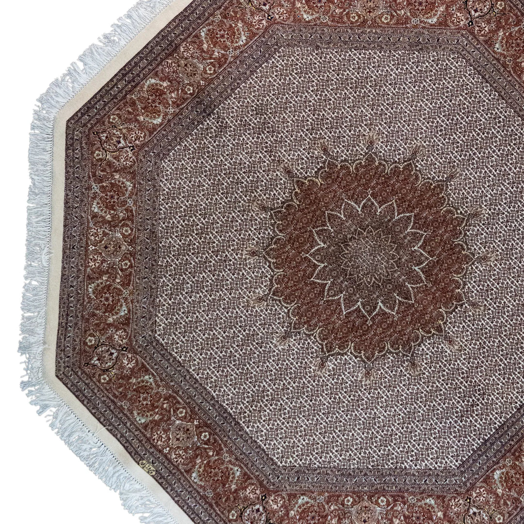 6' 7" x 6' 7" - BEIGE AND ROSE TABRIZ FISH DESIGN PERSIAN RUG ( 200 x 200 CM )