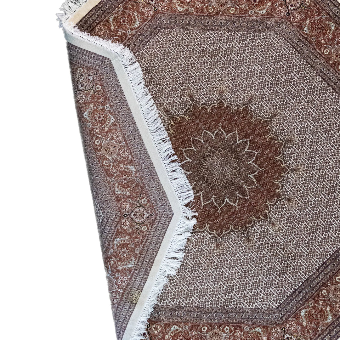 6' 7" x 6' 7" - BEIGE AND ROSE TABRIZ FISH DESIGN PERSIAN RUG ( 200 x 200 CM )