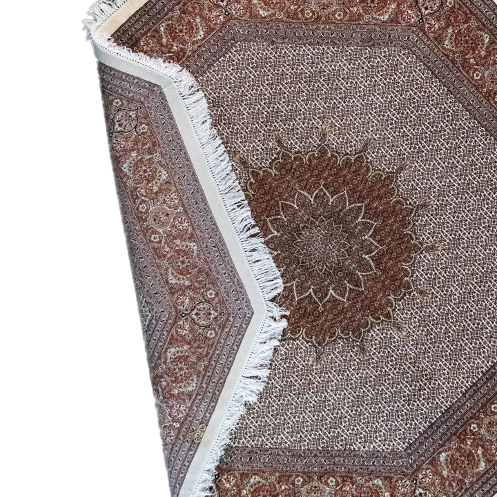 6' 7" x 6' 7" - BEIGE AND ROSE TABRIZ FISH DESIGN PERSIAN RUG ( 200 x 200 CM )