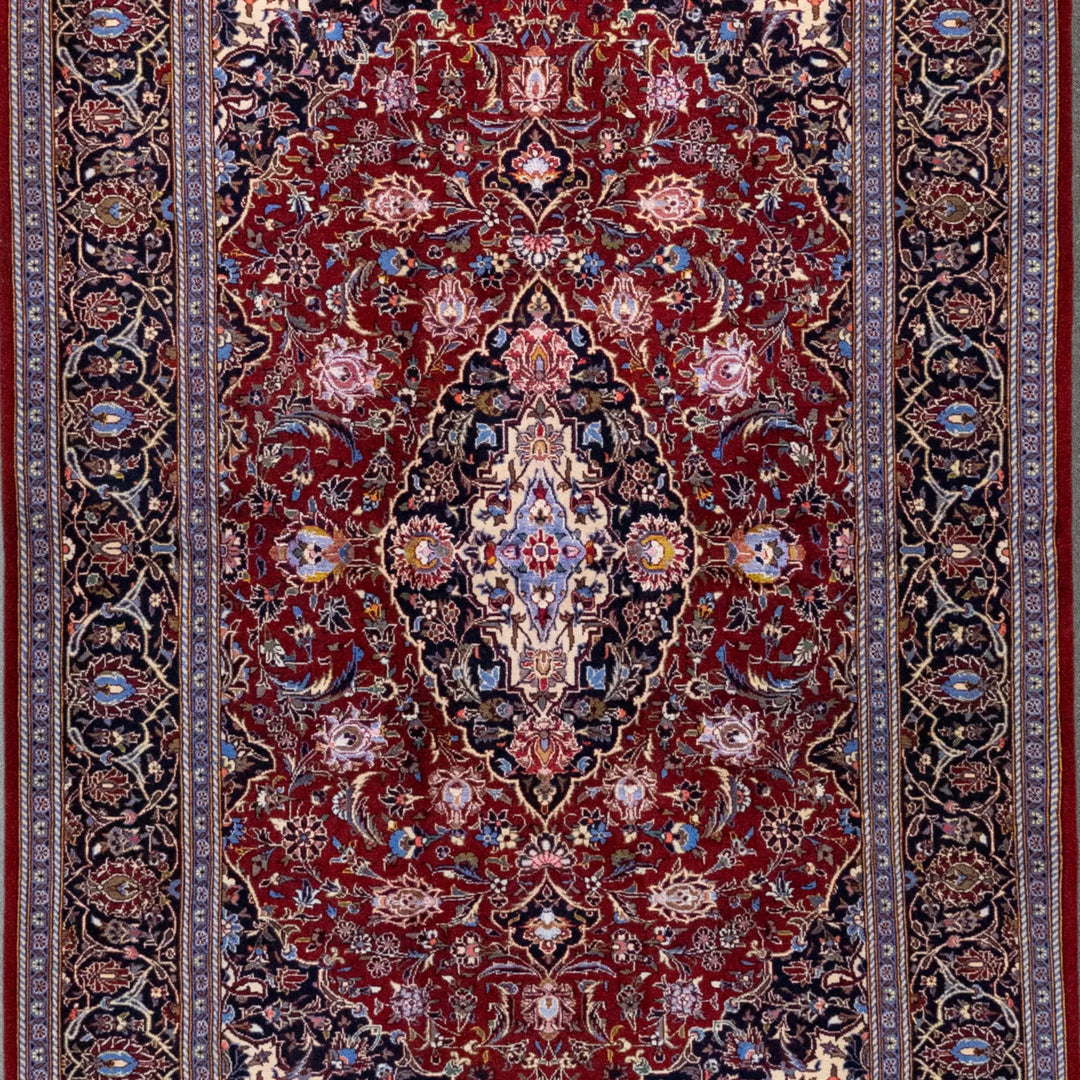 4' 8" x 7' 2" - RED AND NAVY KASHAN FLORAL PERSIAN RUG ( 142 x 218 CM )