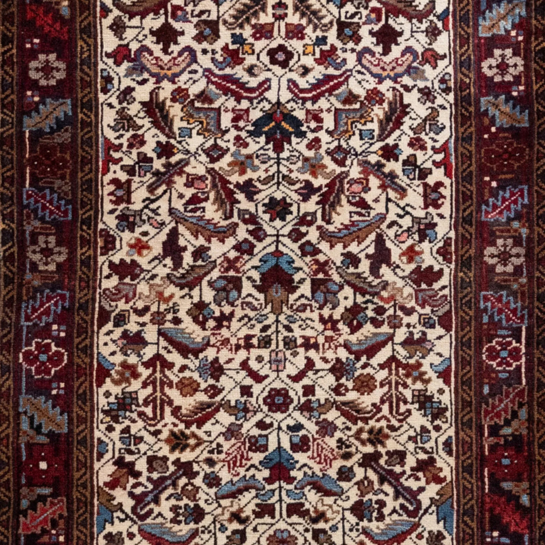 3' 2" x 4' 8" - BEIGE AND RED HERIZ GEOMETRIC PERSIAN RUG ( 96 x 142 CM )