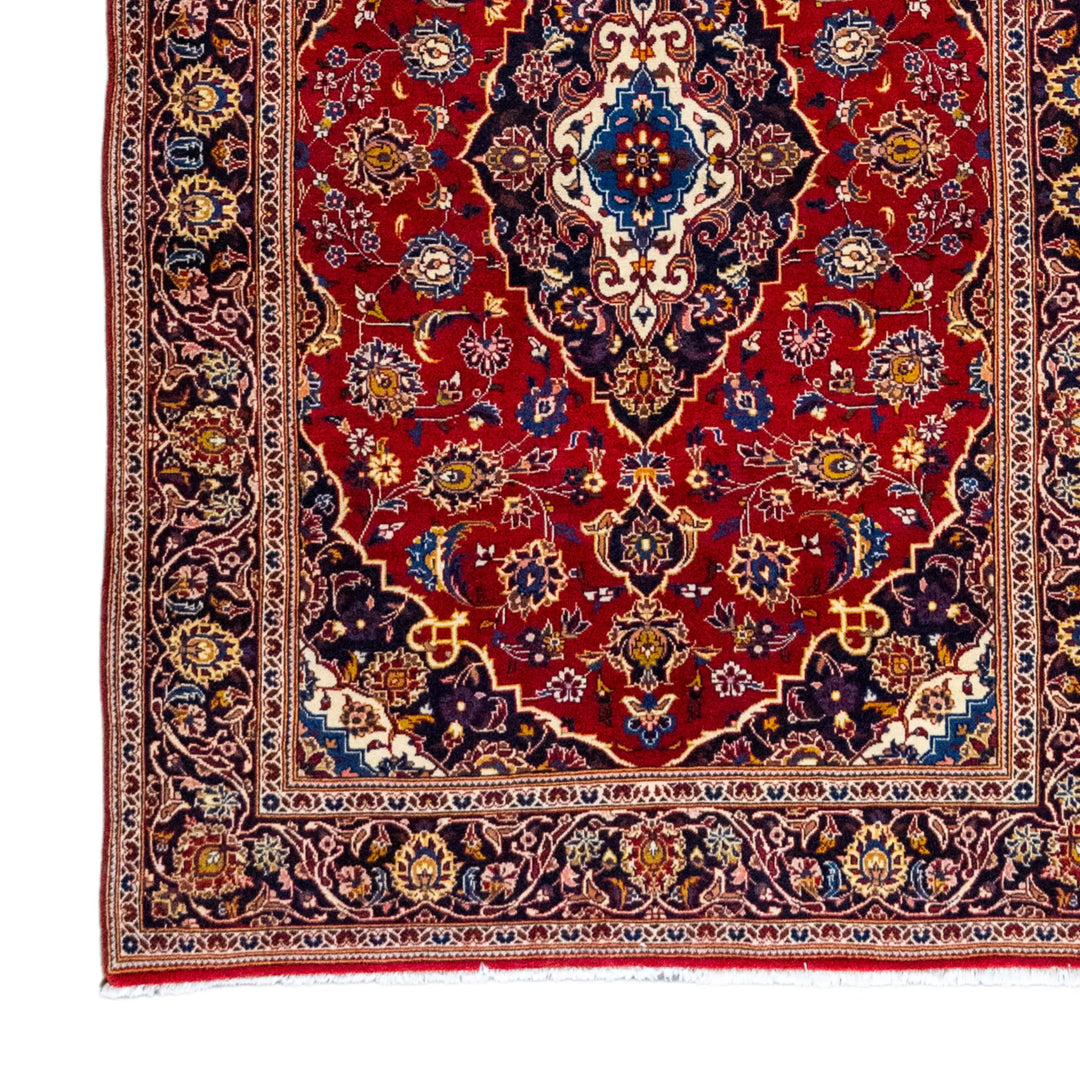 4' 8" x 7' 1" - RED AND NAVY KASHAN FLORAL PERSIAN RUG ( 142 x 216 CM )
