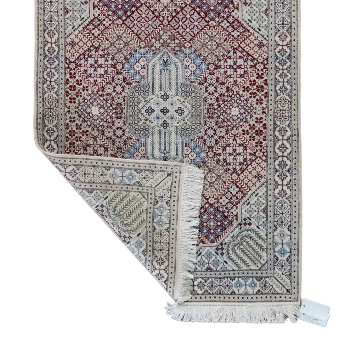 3' 5" x 4' 10" - RED AND GREEN NAEIN FLORAL PERSIAN RUG ( 104 x 147 CM )