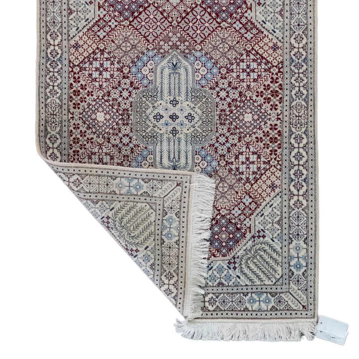 3' 5" x 4' 10" - RED AND GREEN NAEIN FLORAL PERSIAN RUG ( 104 x 147 CM )